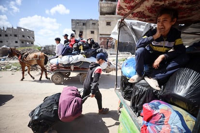 Les Palestiniens quittent le quartier de Zeitoun, au sud de la ville de Gaza, ce mercredi.