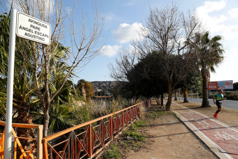 Alicante se retirera de la rue L'avenue dédiée au père Ángel s'échappe après avoir publié le pays ses abus