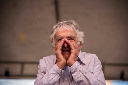 L'ancien président de l'Uruguayan, José Mujica, assiste à une manifestation à l'appui de Lula da Silva à Santana do Livramento, au Brésil, le 19 mars 2018.