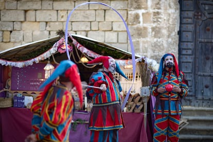 La société d'organisation s'occupe de la thématisation et des animations, qui dépendent du budget et des exigences du conseil municipal