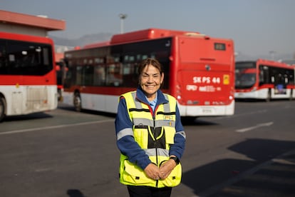Patricia Becerra, instructrice de la RBU Company, à l'usine de Huechuraba à Santiago, au Chili, le 5 juin 2025.