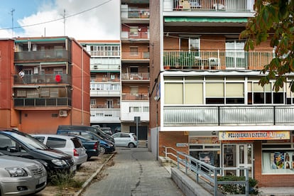 Les façades auvent verte coexistent avec les entreprises de la nouvelle migration, en phase avec le caractère Mestizo des quartiers érigés par et pour les personnes de tous les endroits. 