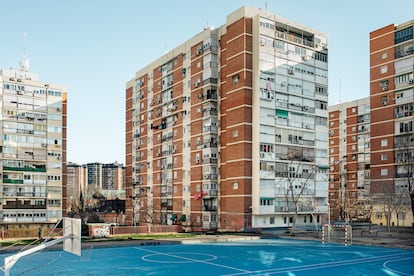 La mise en œuvre de zones sportives a été l'une des affirmations et des conquêtes du quartier et des femmes au foyer installées dans les épidémies de l'époque. 