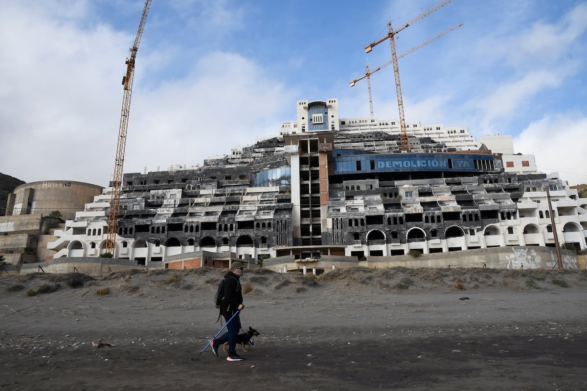 Le gouvernement rejette l'appel du promoteur de l'algarrobico contre l'expropriation et apporte le moment de sa démolition