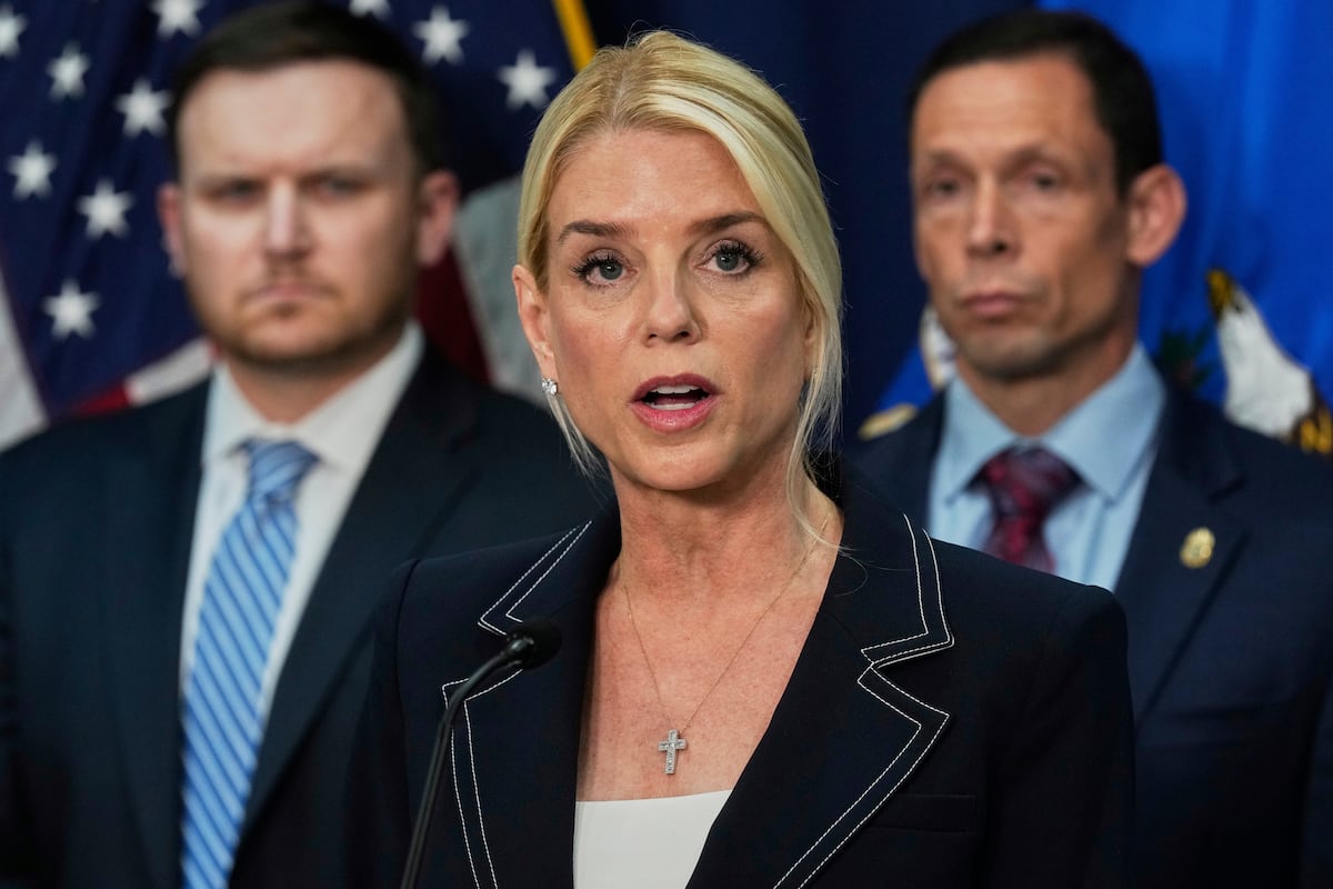 Pam Bondi: "May a vécu en tant que roi et mourra dans une prison comme un criminel"