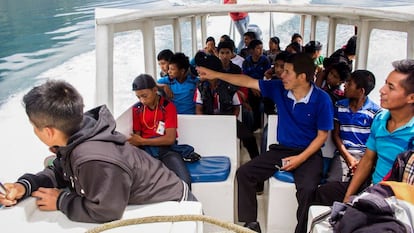Le voyage de Joshua Chel à travers le lac Atitlán.