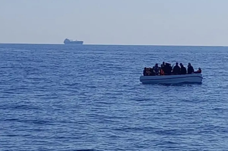 La garde civile récupère les corps de sept migrants sur la côte d'Almería