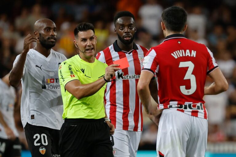 Valencia résiste d'abord puis dépasse un athlétique avec dix