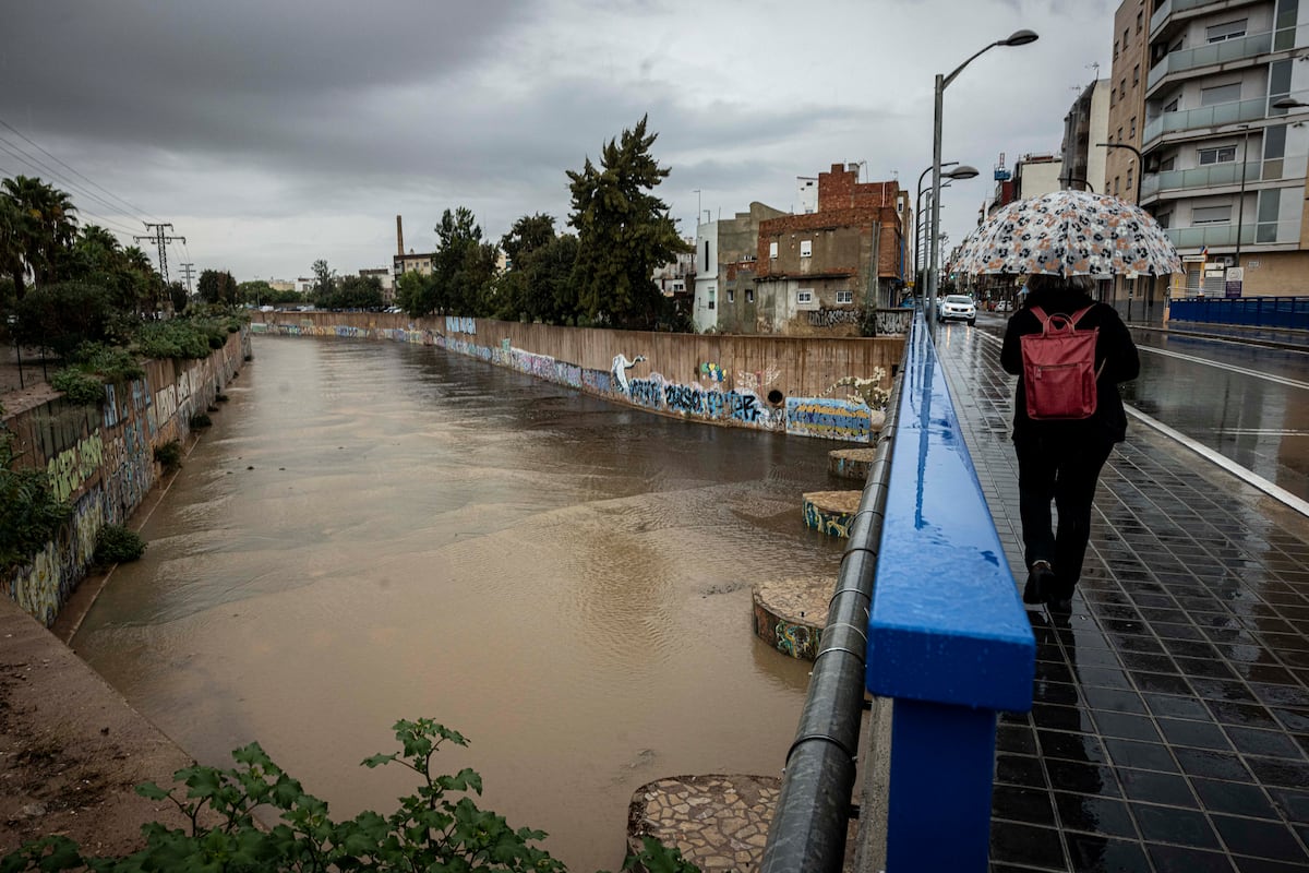 L'Aemet lance des alertes rouges en raison de pluies torrentielles dans le sud d'Alicante et dans la région de Cartagena et Mazarrón