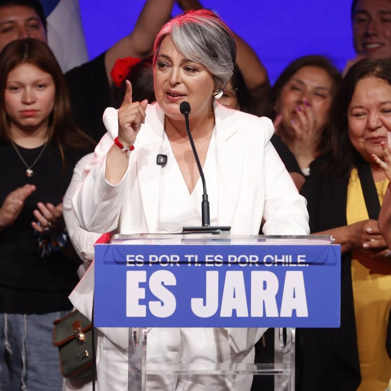 Élections au Chili : le communiste Jara et l'extrême droite Kast se disputeront la présidence