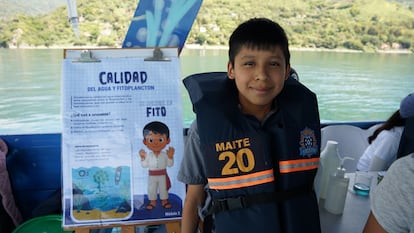 Iván Coronado de León, 11 ans, cinquième année, dans le module qualité de l'eau et phytoplancton.