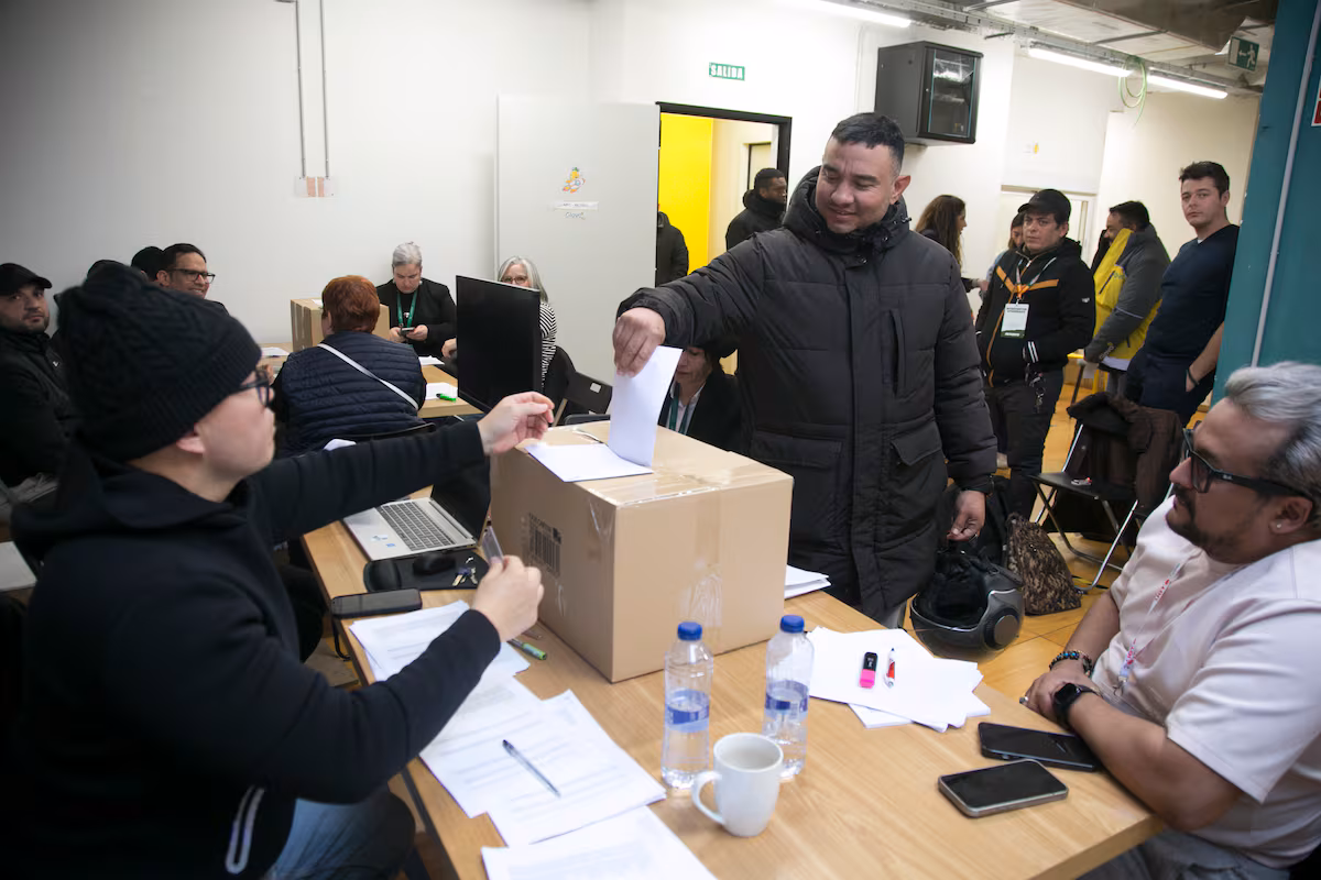 Les chauffeurs-livreurs de Glovo jettent un regard sur le syndicalisme : « C'est la première fois que je vote en Espagne »