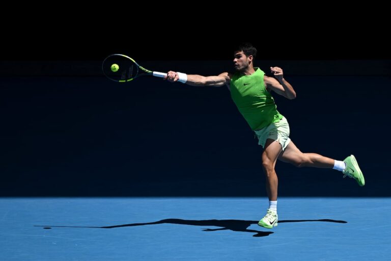 À quelle heure jouent Alcaraz et De Miñaur : quand et où regarder le match des quarts de finale de l’Open d’Australie 2026