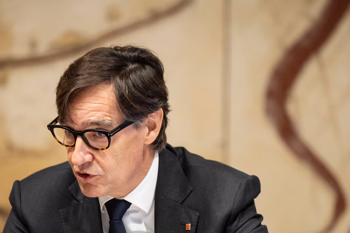 Salvador Illa continue d'évoluer favorablement et se lève déjà du lit