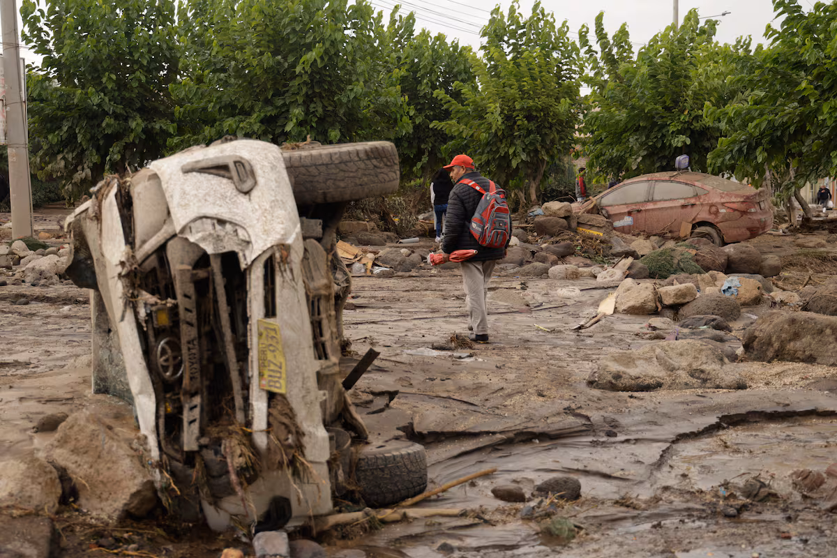 15 personnes meurent lorsqu'un hélicoptère de l'armée de l'air péruvienne s'écrase au milieu d'une inondation à Arequipa