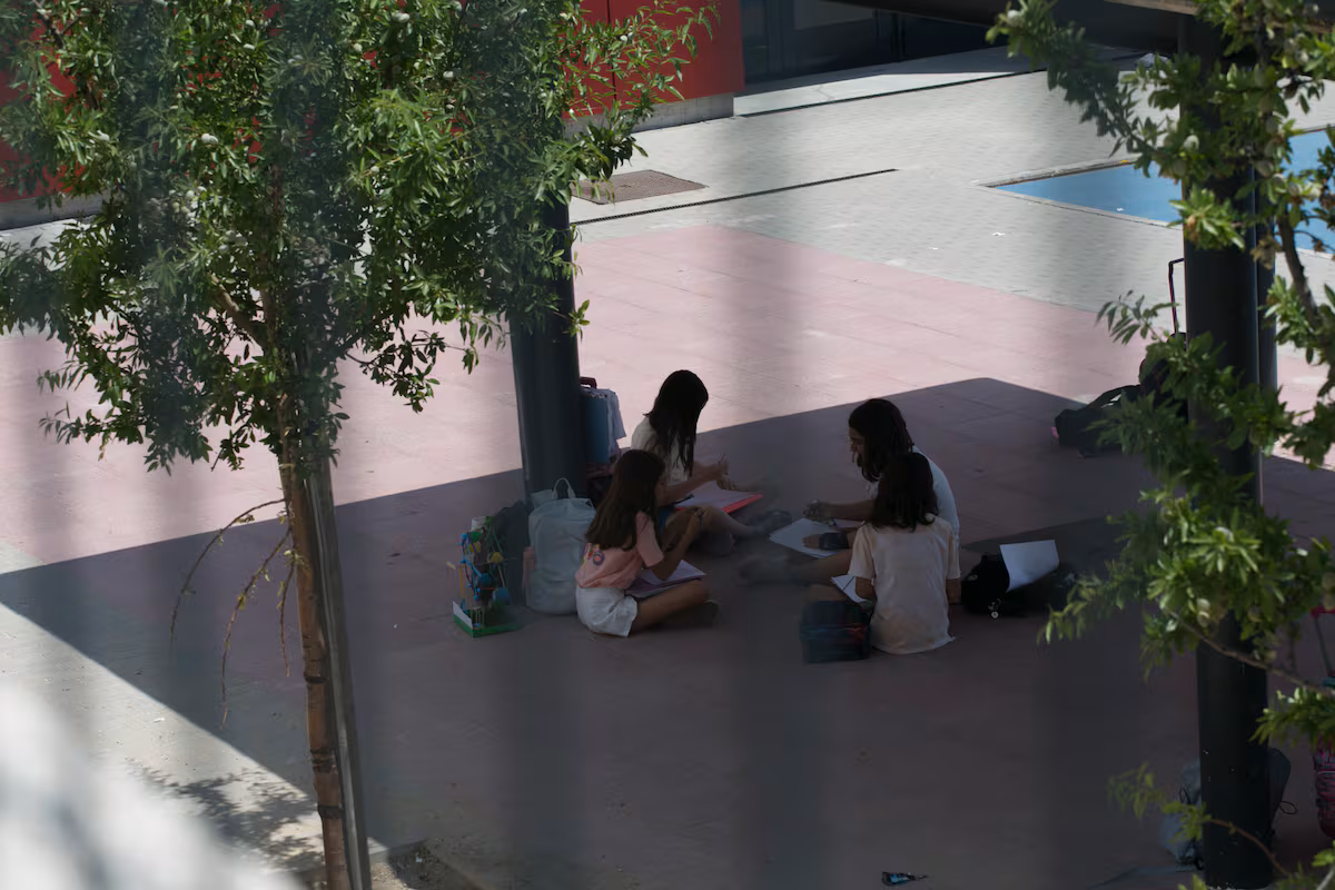 Radiographie d'une école incendiée : plus de 37 degrés dans des salles de classe nouvellement construites « en feu »