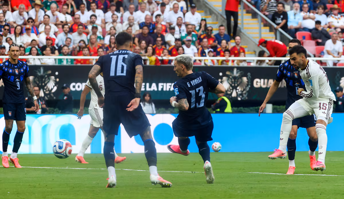 L'Espagne supporte la volée querelleuse de l'Uruguay