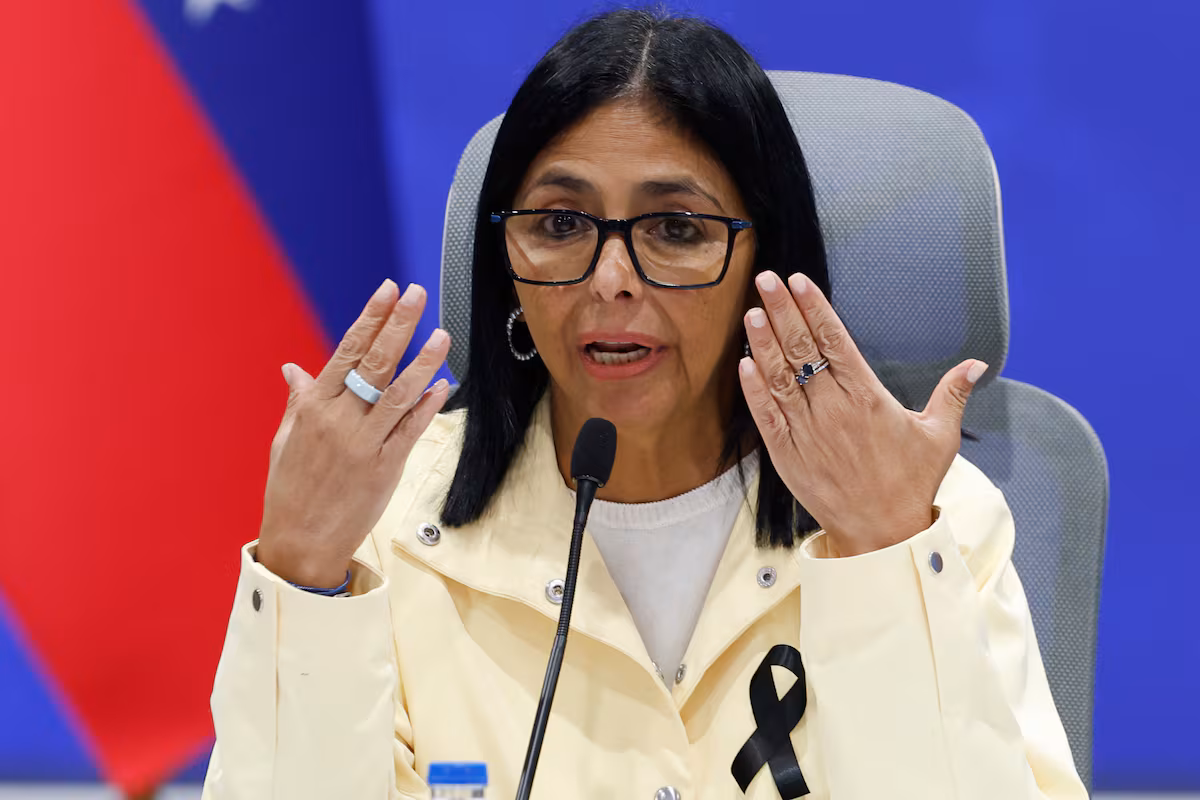Delcy Rodríguez entame ses six premiers mois à la tête du Venezuela, le pays étant sous le choc