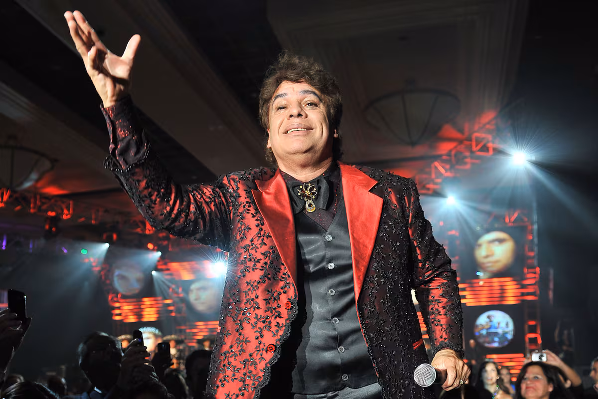 Le concert emblématique de Juan Gabriel aux Bellas Artes connaît un nouvel essor : entre la fièvre de la Coupe du Monde et sa projection en salles