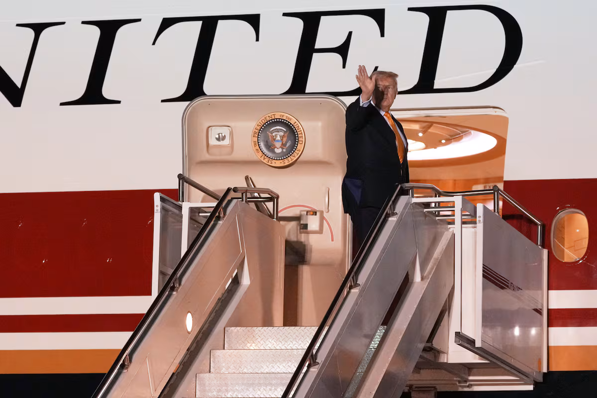 Trump voyage « pour des raisons de sécurité » à bord de l'ancien « Air Force One » au lieu de l'avion que le Qatar lui a offert