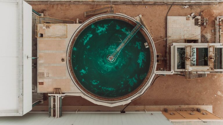 Coûts du traitement des eaux usées urbaines : médicaments et cosmétiques réclament la révision des règles
