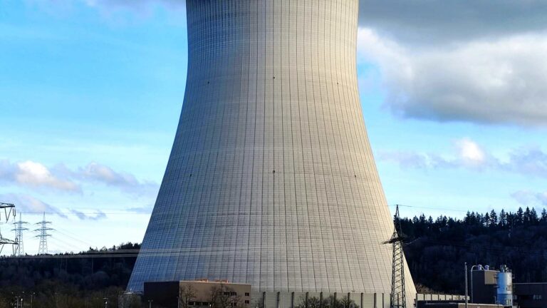 Allemagne : fermeture en 2023 de la centrale Isar II en Bavière et projet d&rsquo;une batterie de 900 MW avec centre de données IA, sans préciser combien d’heures d’électricité elle pourra fournir