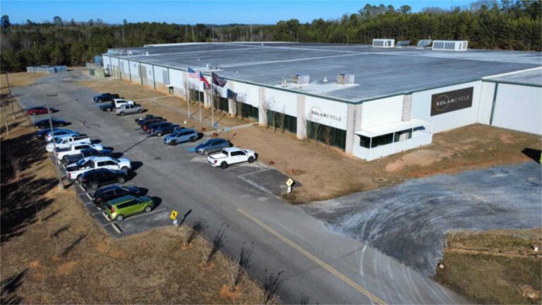 Usine en Géorgie récupère 96 % de la valeur des panneaux solaires et vise à traiter un million par an, mais recycler un panneau coûte jusqu’à 45 $ contre moins d’un dollar en décharge