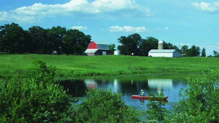 John Boyer a récupéré en 2018 une ferme de 131 acres dans le Michigan où il a grandi et a vendu ses droits de développement pour qu’elle ne soit jamais urbanisée