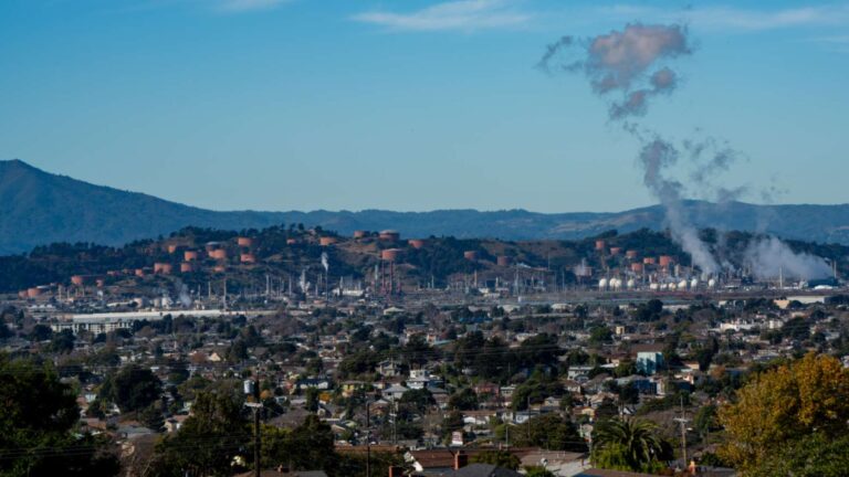 Émissions passées des 178 plus grands producteurs de pétrole, de gaz, de charbon et de ciment : elles continueront de réchauffer la planète pendant des siècles et ajouteront entre 0,31 et 0,45 °C à la température mondiale d’ici 2500