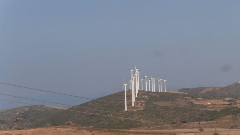 Les énergies renouvelables en Grèce atteignent 78 % du marché quotidien et l’opérateur coupe trois interconnexions