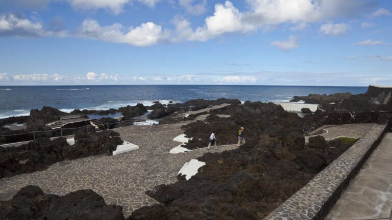 Projet de loi du littoral des Canaries : régulation des mares et piscines naturelles sur les 1126 kilomètres de côte et maîtrise de l’expansion des villages côtiers traditionnels